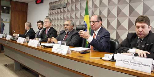 Presidente da UGT condena reforma trabalhista em audiência no Senado Federal